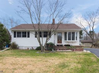 4 Berwick St, Raritan, NJ 08869