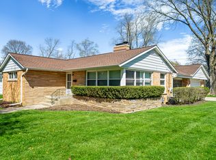 204 Woodland Rd, Libertyville, IL 60048