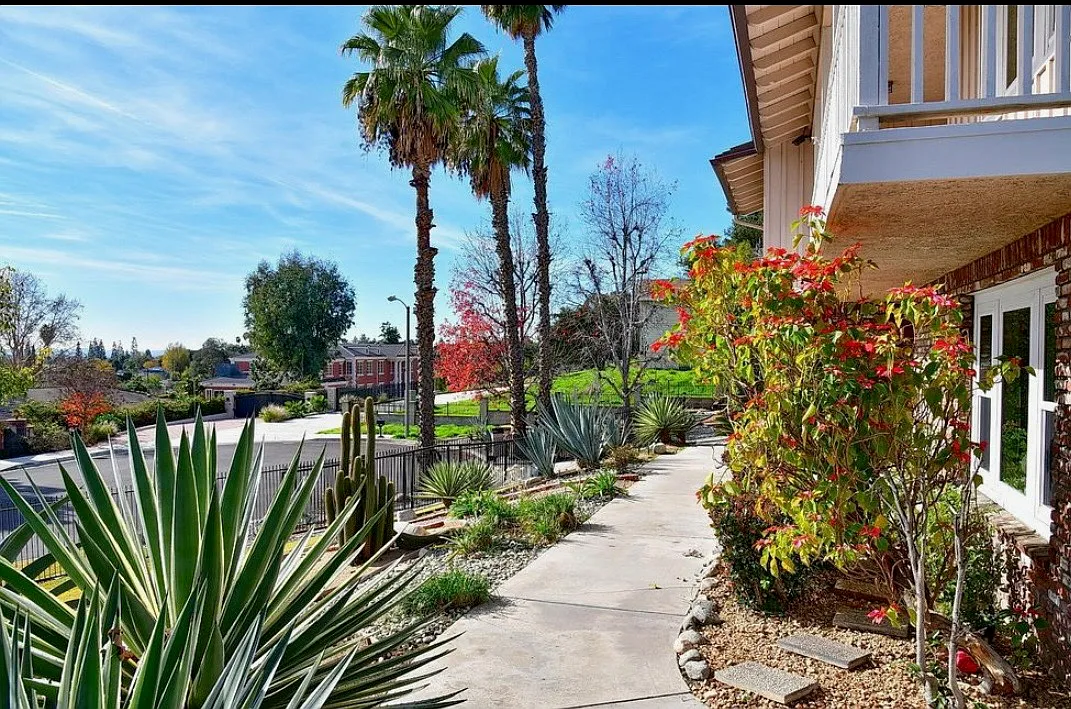 4 bed, 3135 sqft, $6,800 — Photo 2
