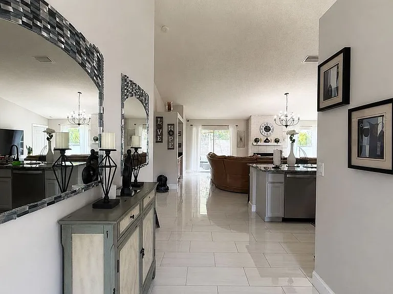 1002 SW Longfellow Rd — Photo 5