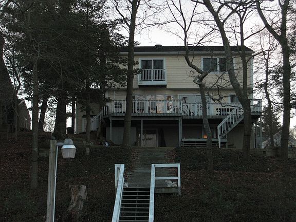 3rd image of 252 Tolstoy Ln
