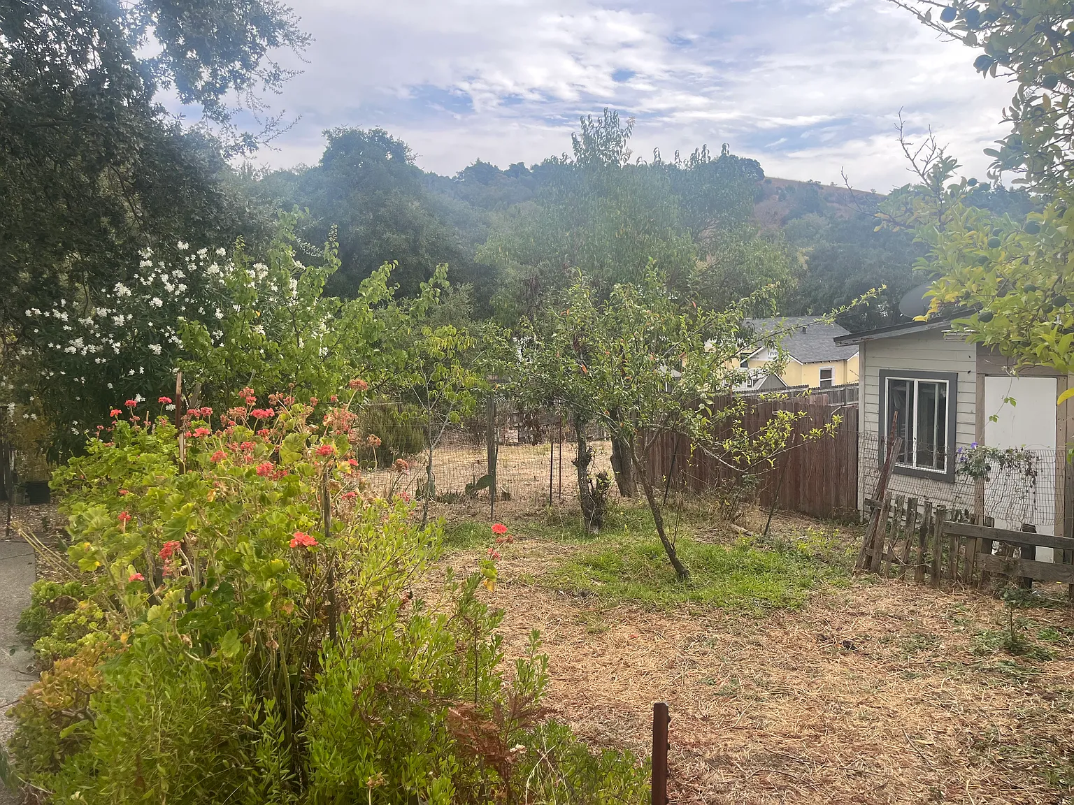 2 bed, 800 sqft, $2,400 — Photo 1