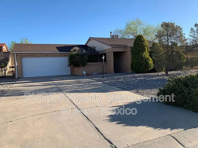 4556 Platinum Dr NE — Photo 1