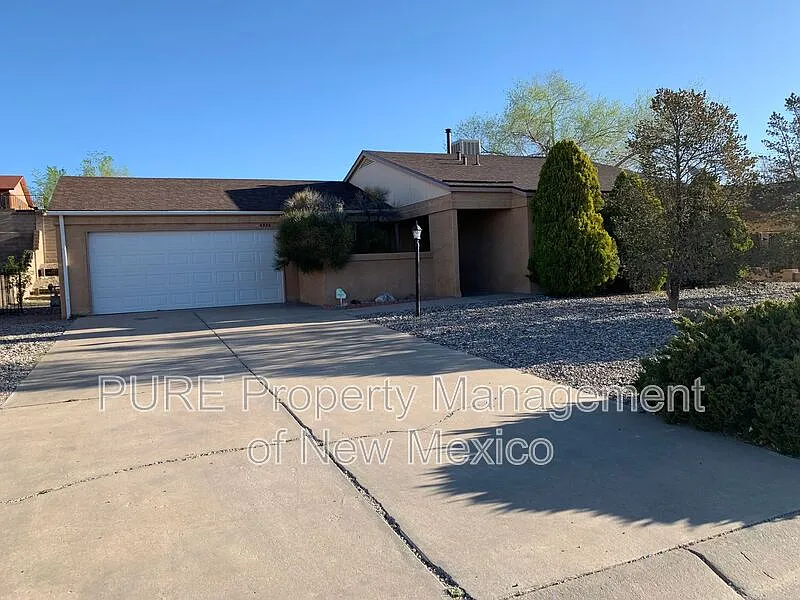 4556 Platinum Dr NE