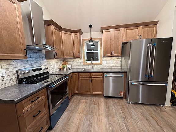 Eat-in Kitchen