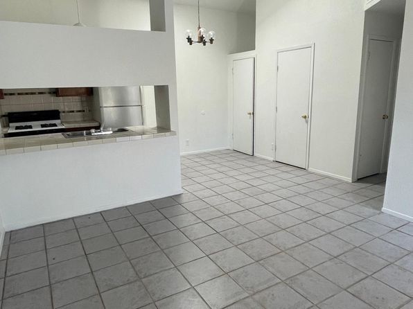 667 White Cliffs Dr APT D