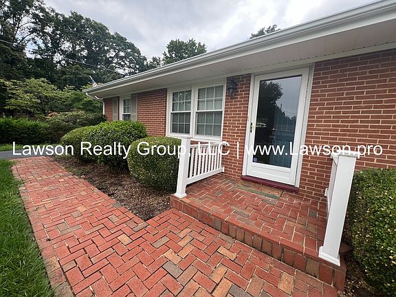 3rd image of 900 Flanders Ln
