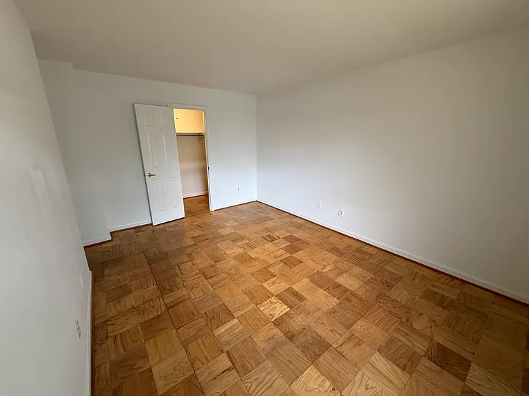 2911 Charing Cross Rd — Photo 17