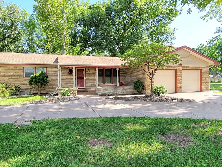 14411 W Maple St — Photo 3