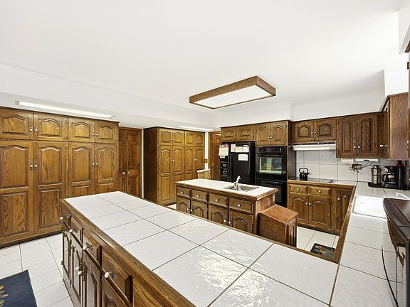4th image of 1610 Elmdale Ave