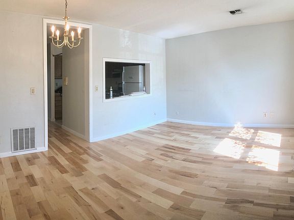 4th image of 571 Fox St #1
