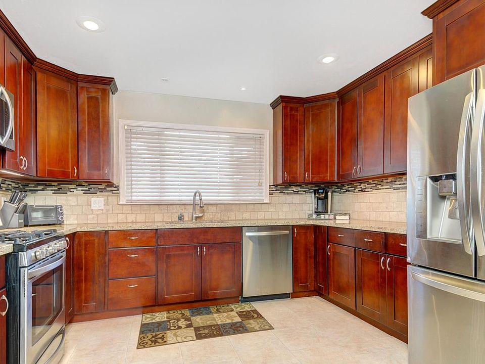 2nd image of 3161 Woodmont Dr