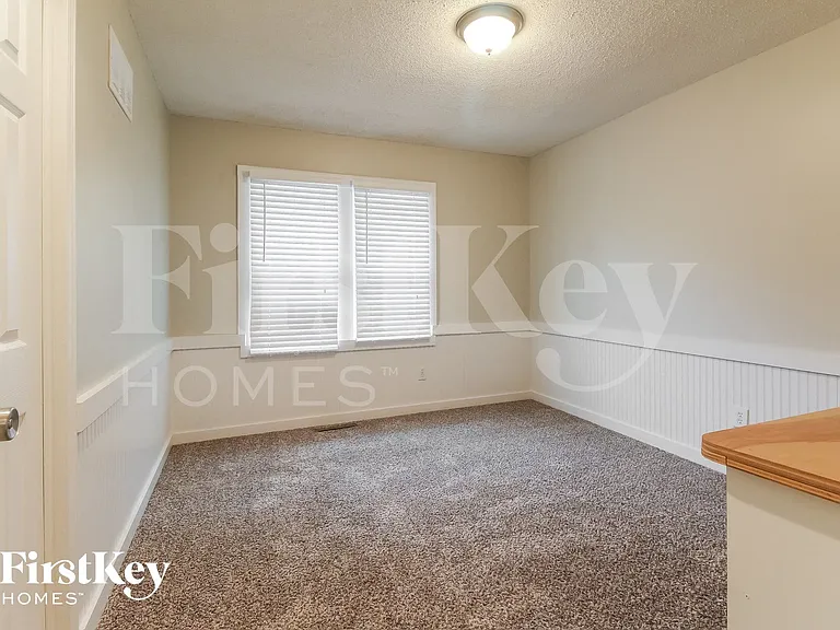 7939 N Campbell St — Photo 7