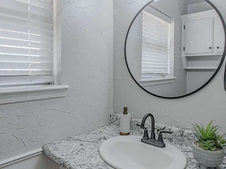 616 Redstone Ave — Photo 11