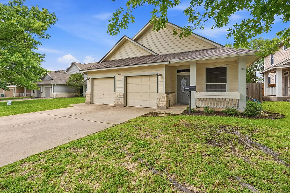 Building Photo - 2920 Thrushwood Dr #B