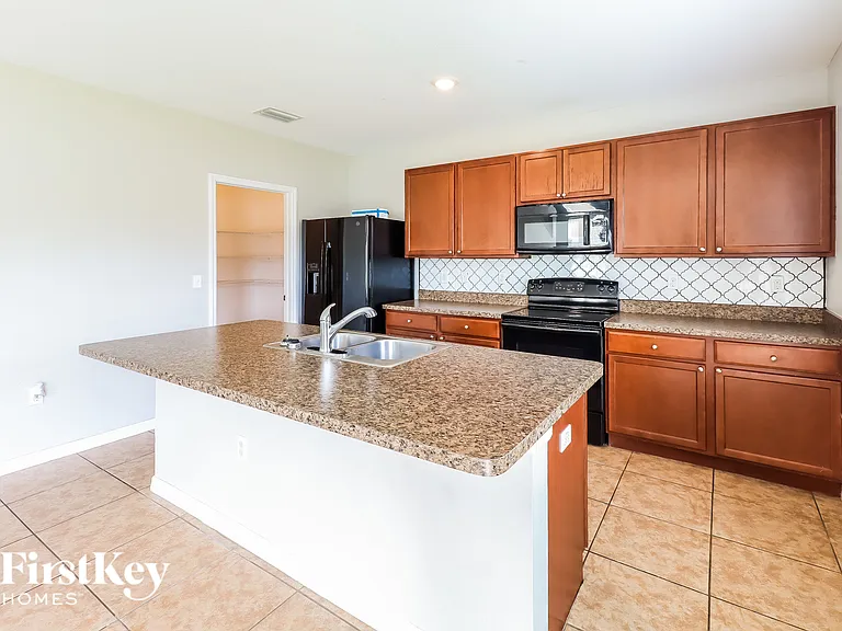 3816 Crystal Dew St — Photo 4