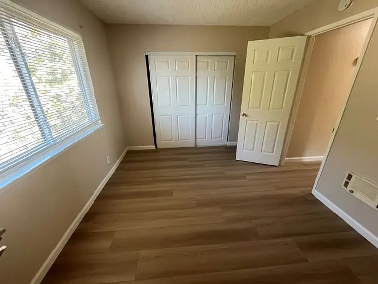 4560 Thornton Ave #15 — Photo 8