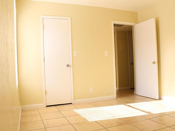 5th image of 16202 N 31st St APT 3
