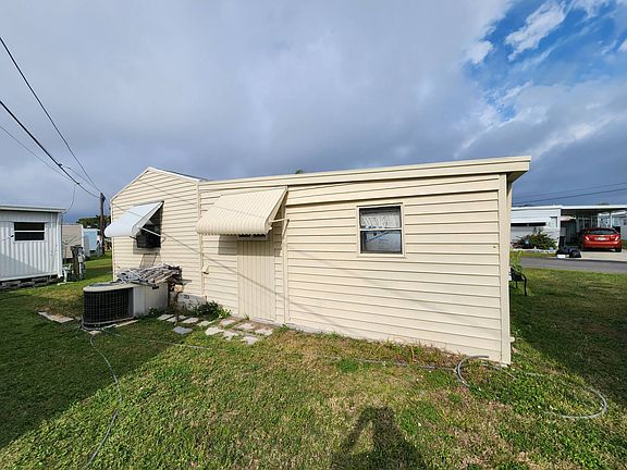 5th image of 2701 34th St N #313