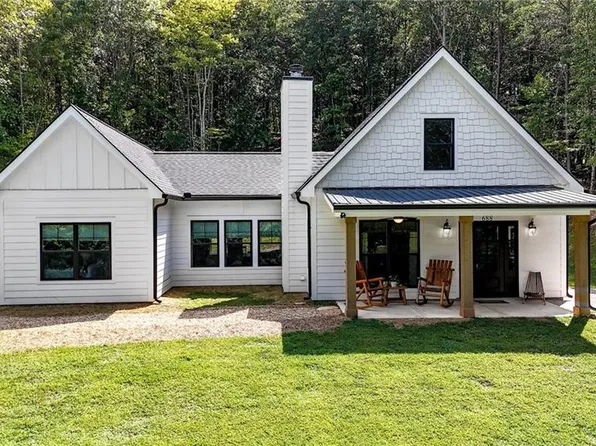 688 E Valley Rd NE, Rydal, GA 30171