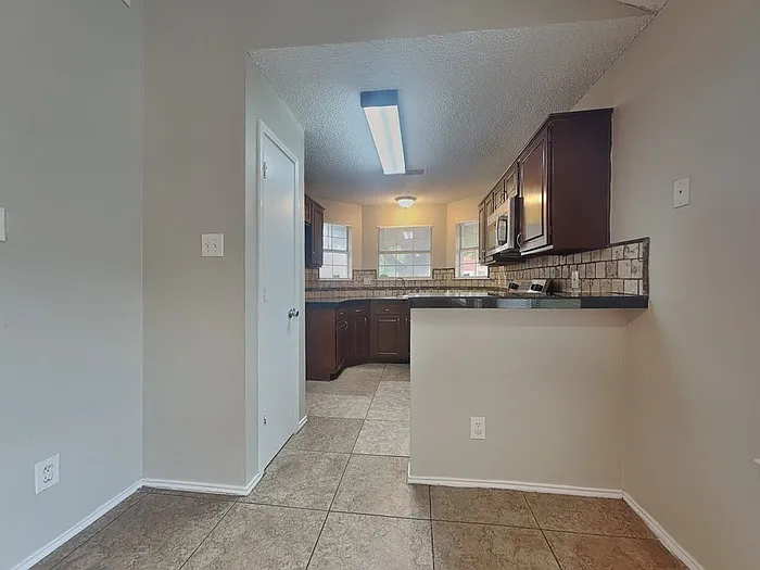 3104 Stonewall Ln — Photo 5