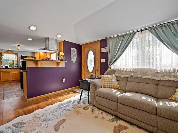 4th image of 753 Gilbert Rd