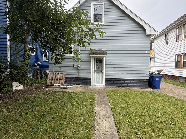 11223 Nelson Ave — Photo 17