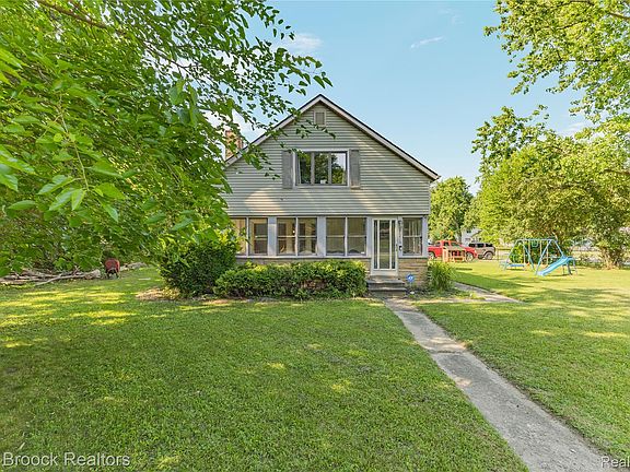 2nd image of 27216 Shiawassee Rd