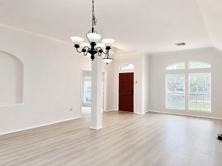 3131 Valley Ct — Photo 4