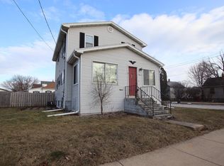 1102 N Sawyer St, Oshkosh, WI 54902