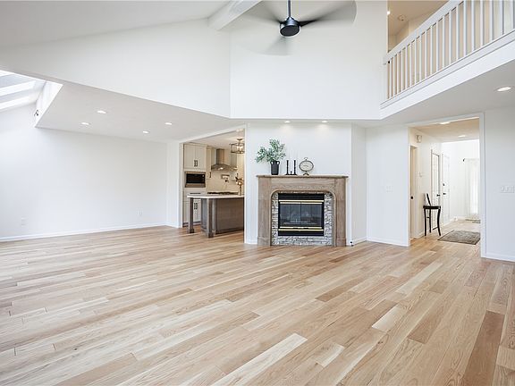3rd image of 396 Spinnaker Ln