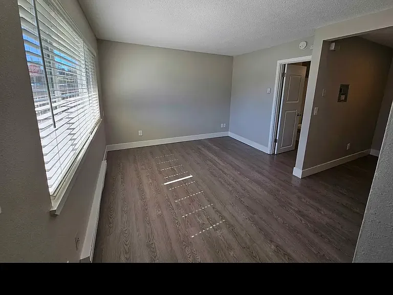 3315 McKinley Ave #4 — Photo 5
