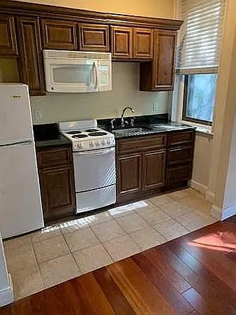 2nd image of 250 Newbury St #6F