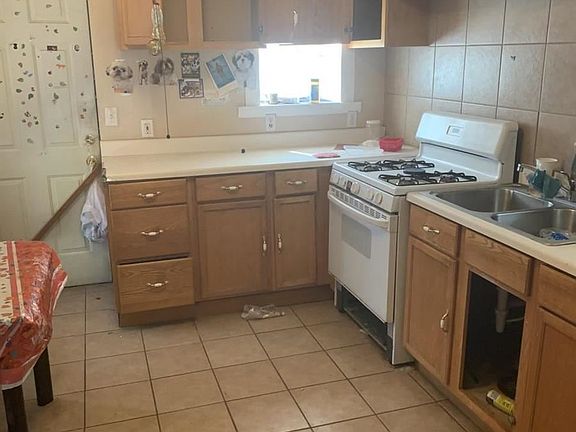 3rd image of 4206 Holly Ave