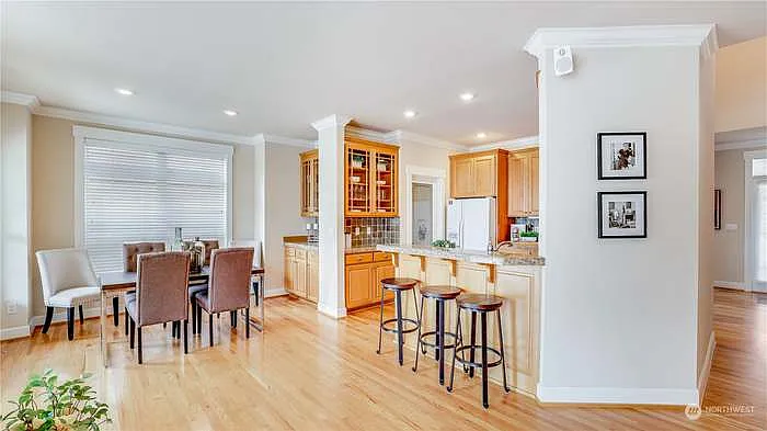5 bed, 3.5 bath, 2840 sqft, $5,500 — Photo 3