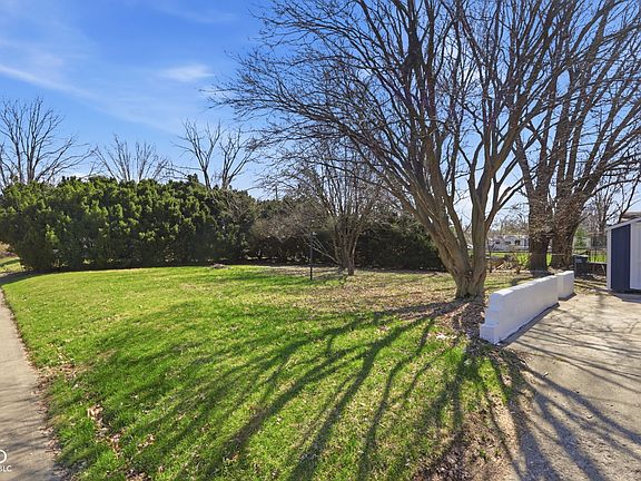 4th image of 631 N Spring St