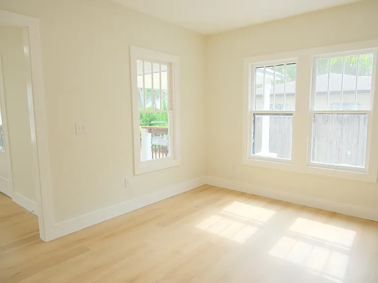210 W Hiawatha St — Photo 7