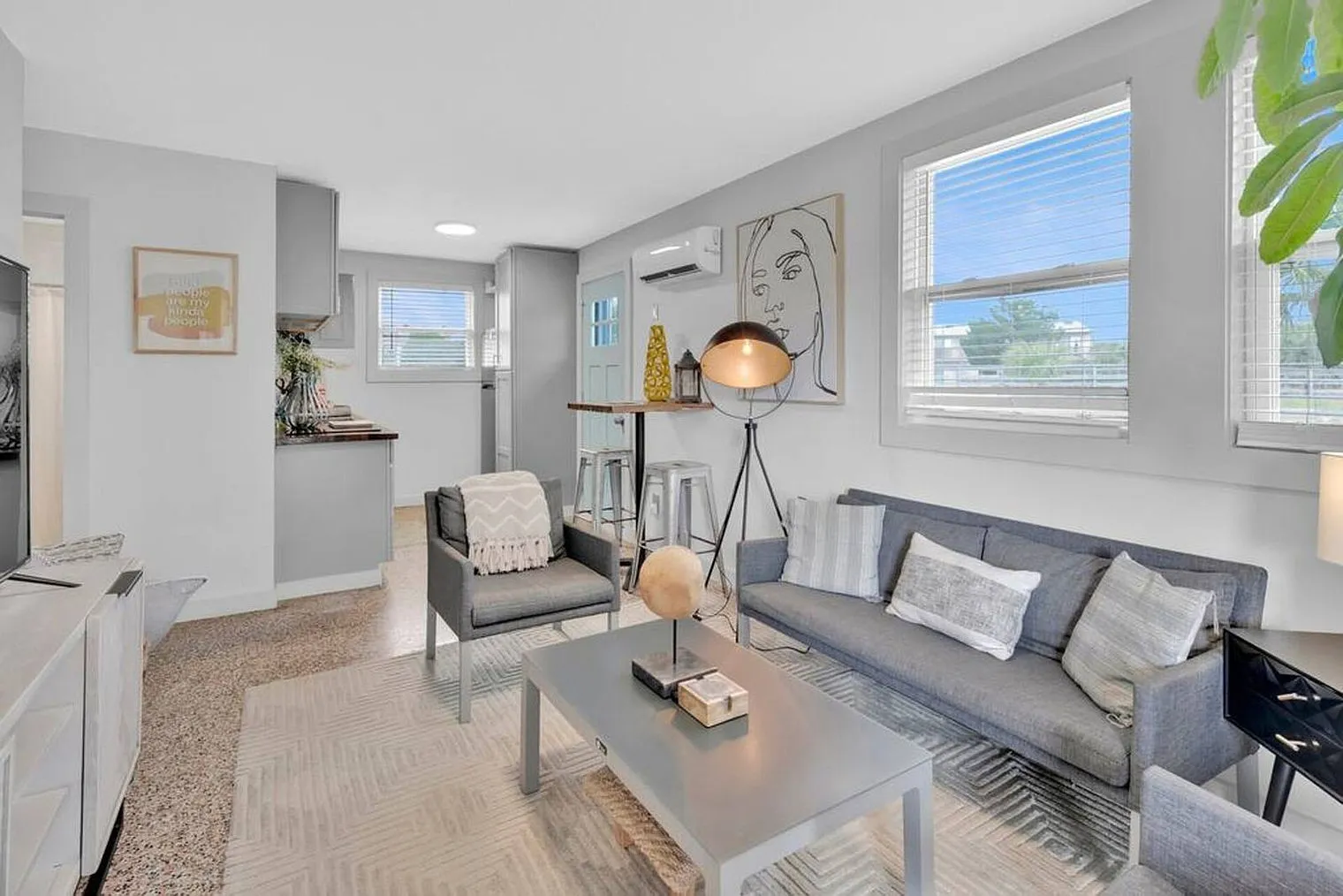 2 bed, 1.0 bath, 13659 sqft, $1,830 — Photo 1