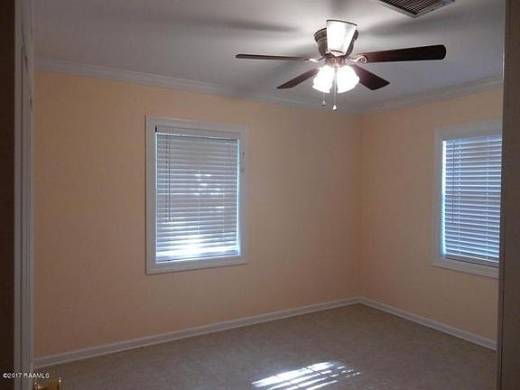 5th image of 212 Weill St