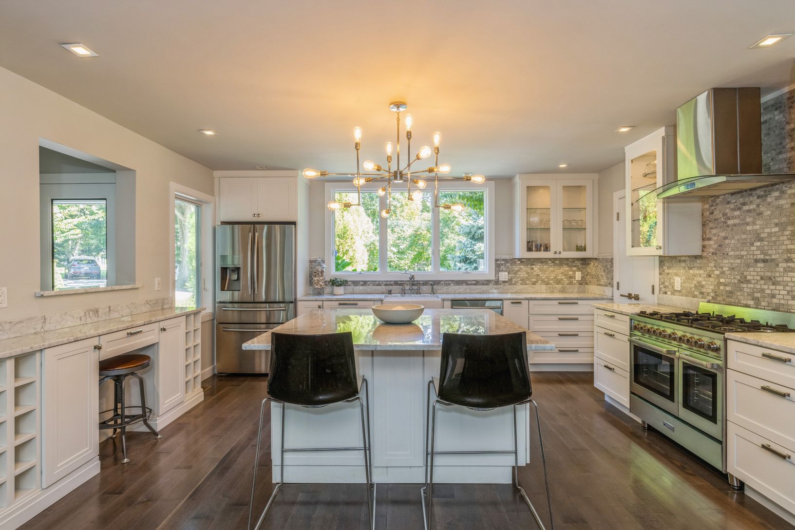  Gourmet Kitchen