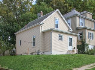 147 6th St, Silvis, IL 61282