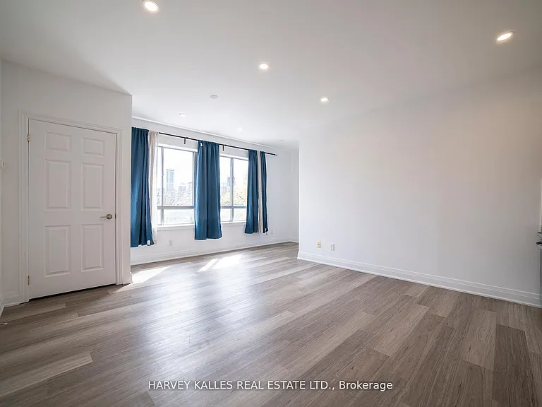 409 College St #6 — Photo 2
