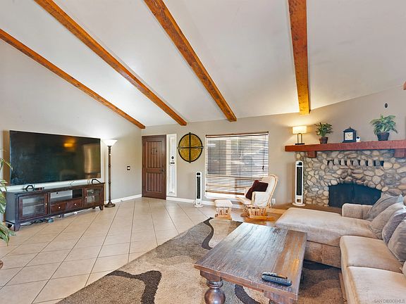 4th image of 749 De Luz Rd