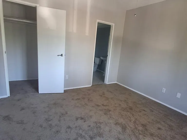 833 Gladys Ave — Photo 2