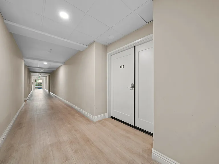 1598 Long Beach Blvd — Photo 16