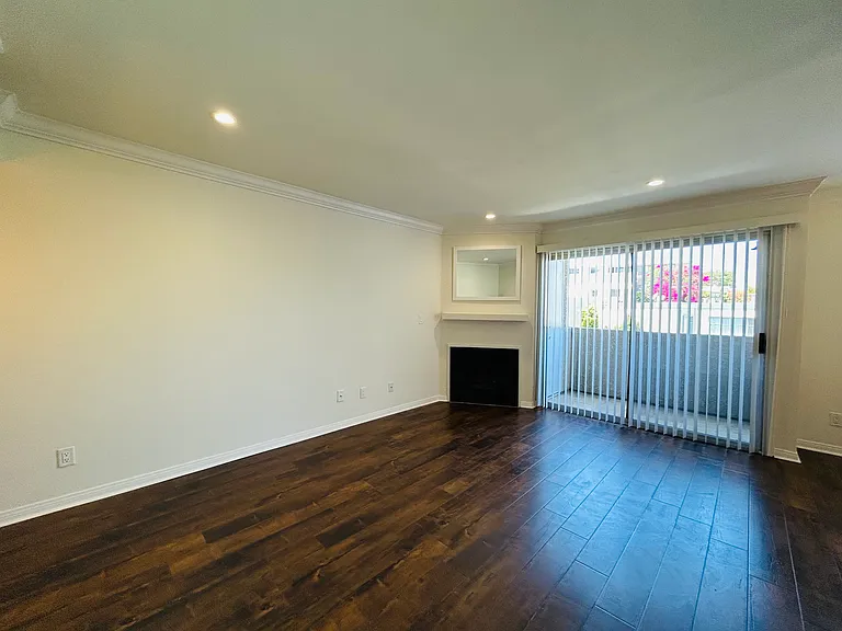 10520 National Blvd — Photo 15