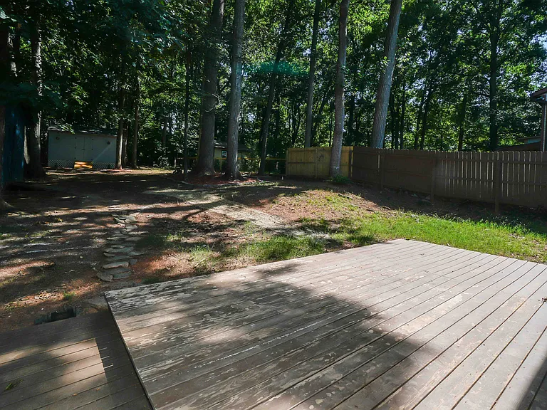 6901 Wyndbend Ln — Photo 35