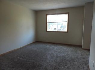 10713 Centerpoint Dr, Chisago City, MN 55013