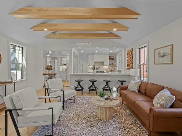 82 Thames St, Bristol, RI 02809