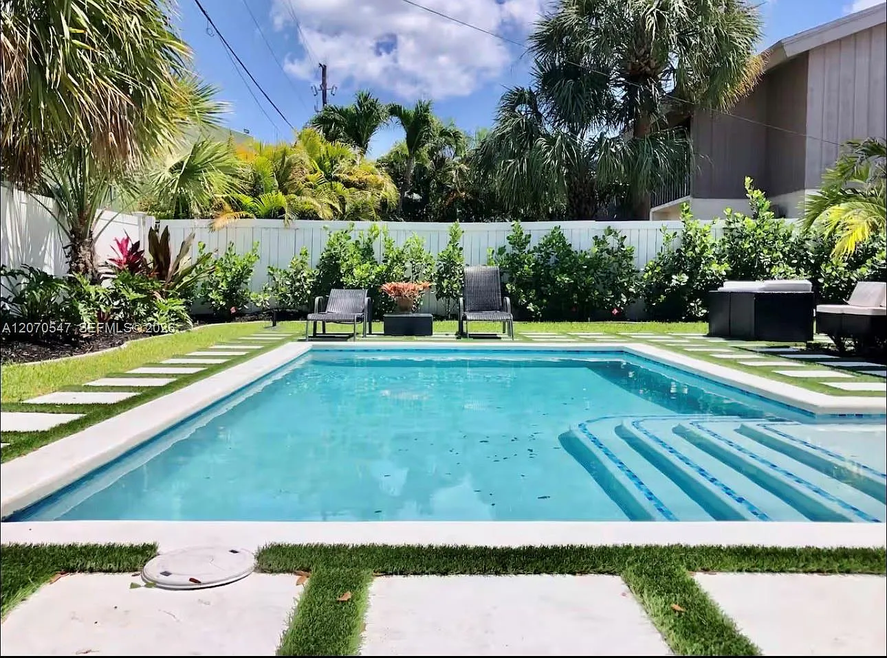 3 bed, 2.5 bath, 2350 sqft, $5,950 — Photo 4